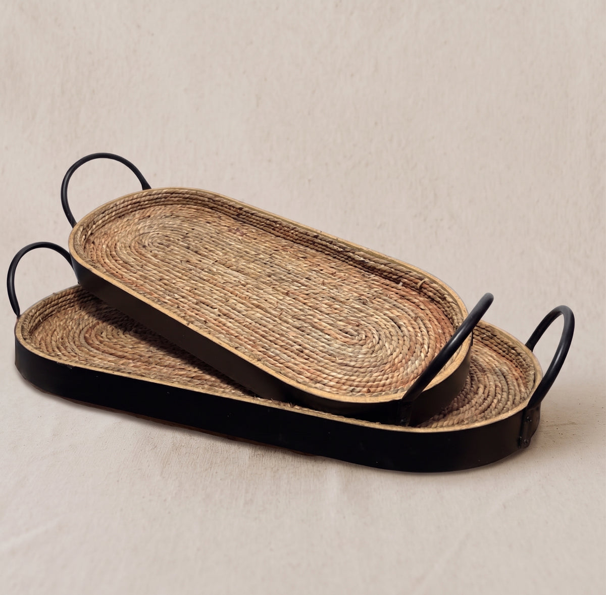 JUEGO DE 2 CHAROLAS OVAL TEJIDO NEGRO