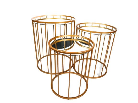 Mesa de metal dorada