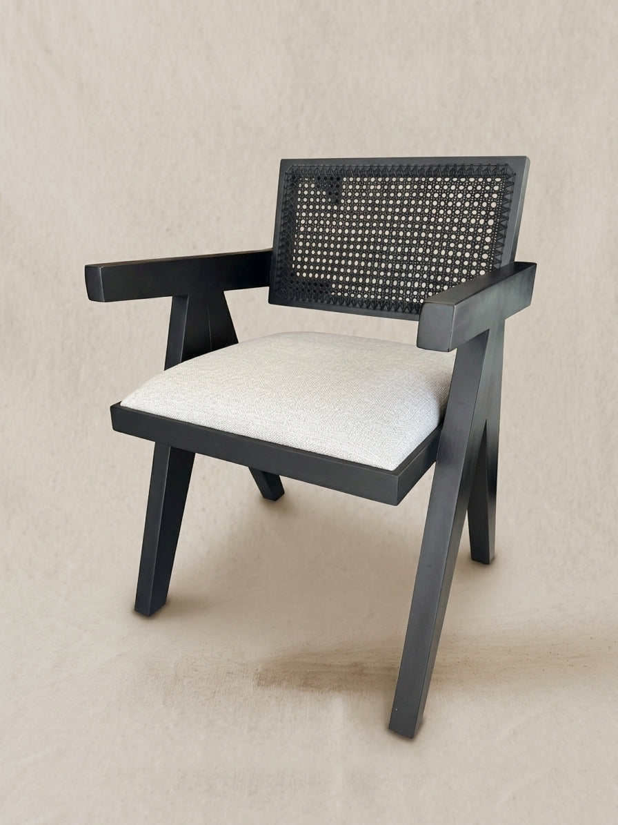 Silla tapizada con tejido negra