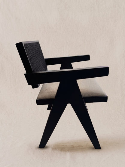 Silla tapizada con tejido negra