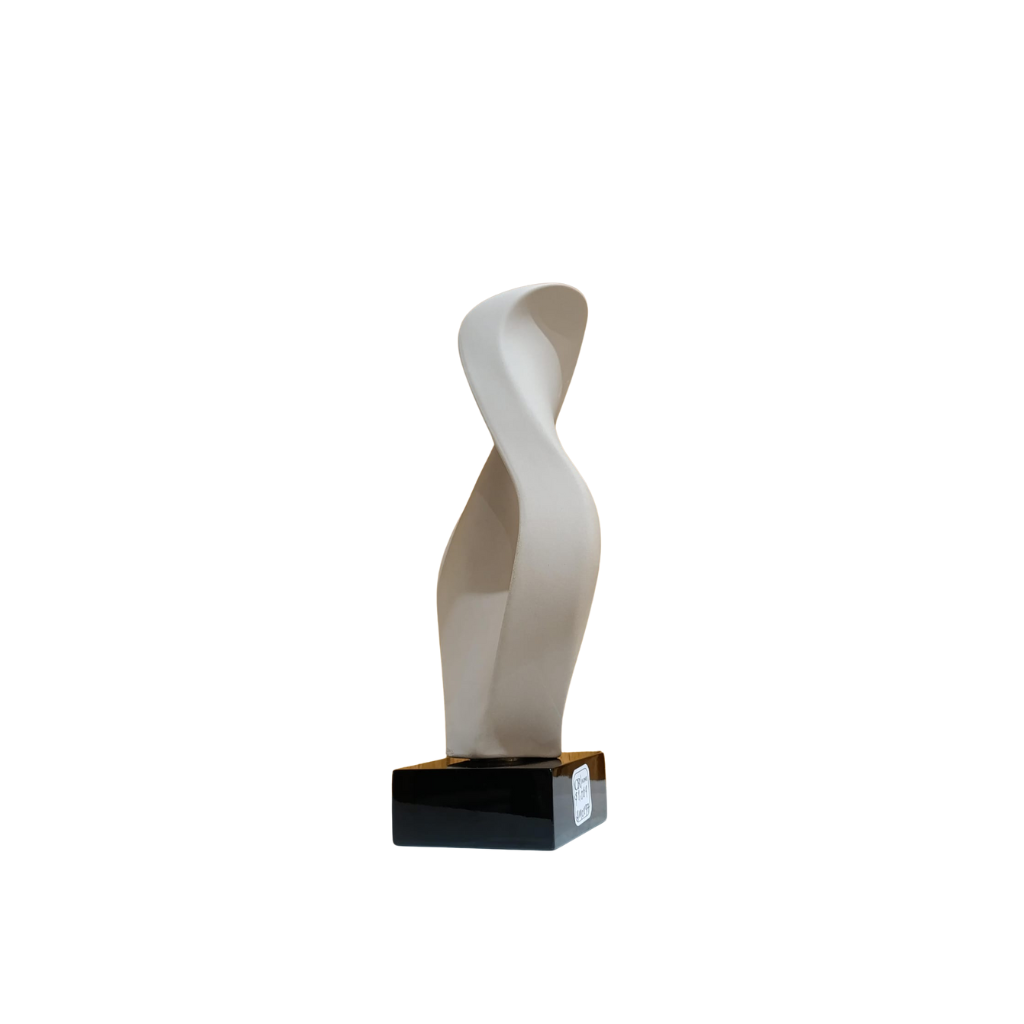 Escultura de cerámica en gris